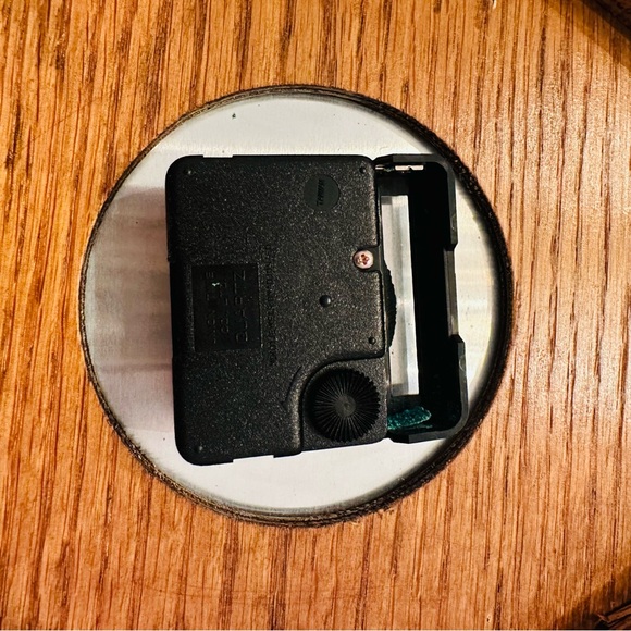 Wall Clock from Brookstone. Measures 11” . The gold frame of clock is 8” Quartz - Picture 5 of 7